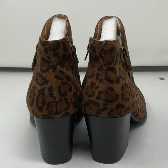 NIB Style & Co women’s Marinaa brown leopard heeled ankle booties, size 9 - Picture 4 of 9